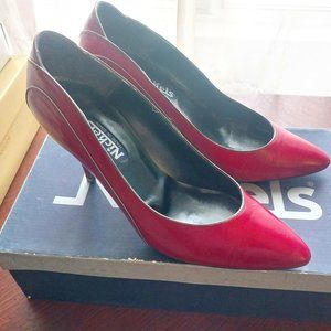 FABULOUS NICKELS SOFT RED LEATHER PUMPS WITH GOLD TRIM!